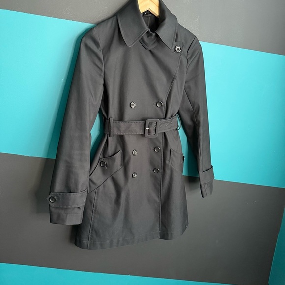 Theory Elegant Black Trench Coat - Picture 8 of 14